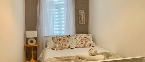 2 bedrooms, iron/ironing board, WiFi, bed sheets