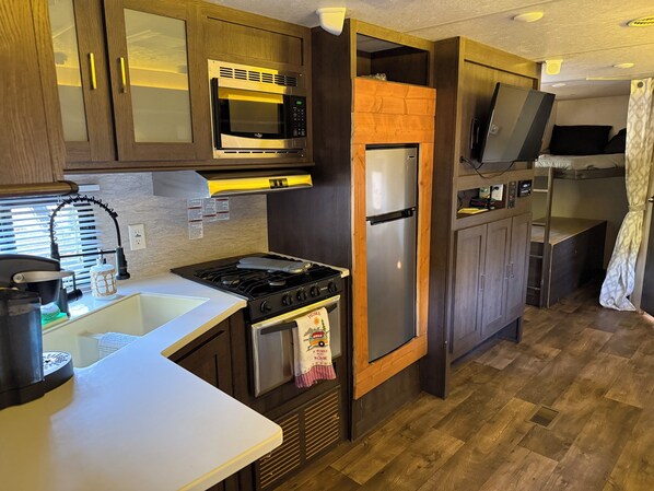 Mikroaaltouuni, liesi