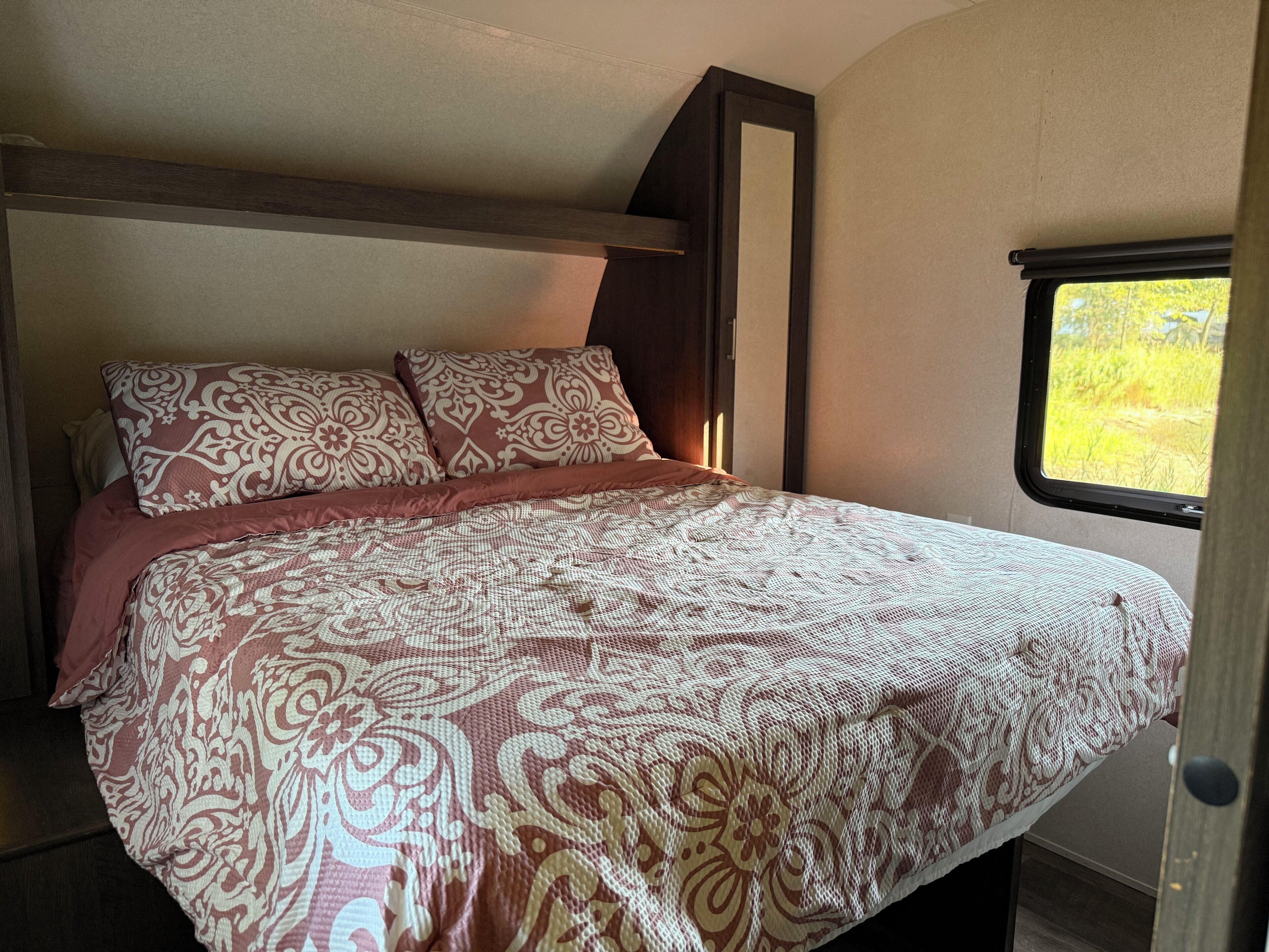 2 bedrooms, bed sheets