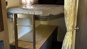 2 bedrooms, bed sheets