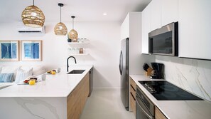 冰箱、微波炉、炉灶、洗碗机