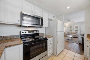 Fridge, microwave, oven, stovetop - Island Palms C1 (North Myrtle Beach)