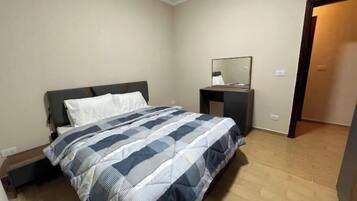 3 bedrooms, internet, bed sheets