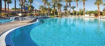 Coachella Perfect! Cozy studio, sleeps 4 in Palm Desert with fitness room, AC. 
