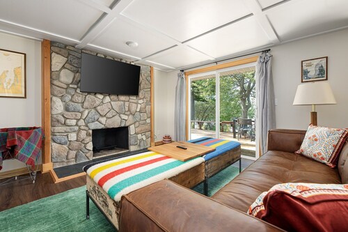 Dyer Lake Gallery Retreat • Lakefront • Deck + Fire Pit