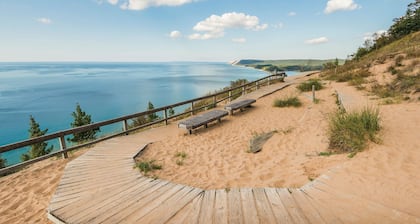 Dyer Lake Gallery Retreat • Lakefront • Deck + Fire Pit