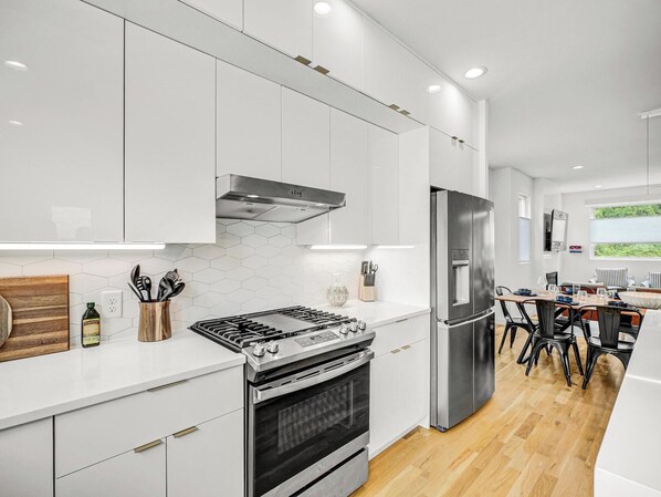 Microwave, oven, stovetop, dishwasher