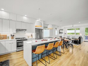 Micro-ondes, four, plaque de cuisson, lave-vaisselle