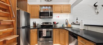 Wildwood Modern Loft: Steps to Skiing & Downtown