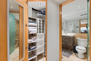 Bathroom - Wildwood Modern Loft: Steps to Skiing & Downtown (Ketchum)