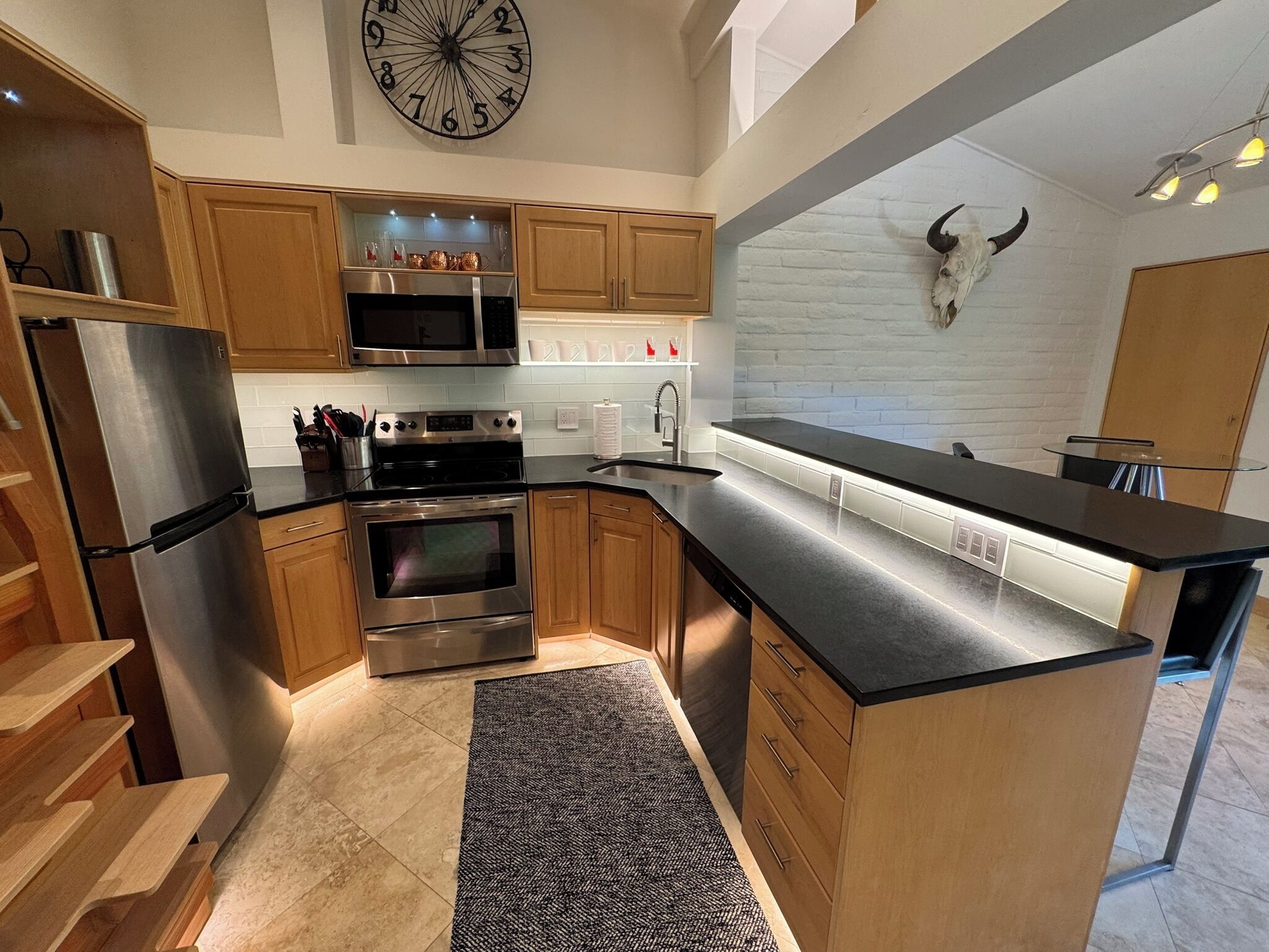 Refrigerador, microondas, horno y parrilla de estufa 