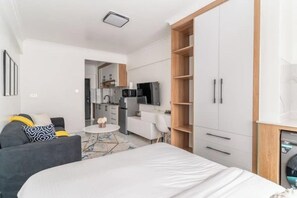 1 bedroom, iron/ironing board, internet, bed sheets