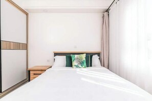 1 bedroom, iron/ironing board, internet, bed sheets
