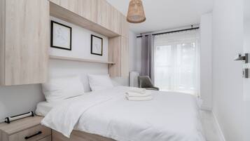 1 habitación, tabla de planchar con plancha, wifi y ropa de cama