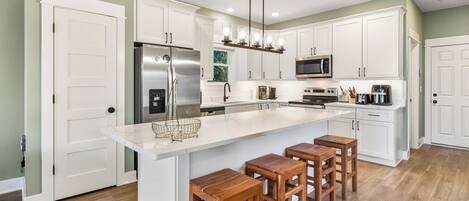 KĂŒhlschrank, Mikrowelle, Ofen, Herdplatte