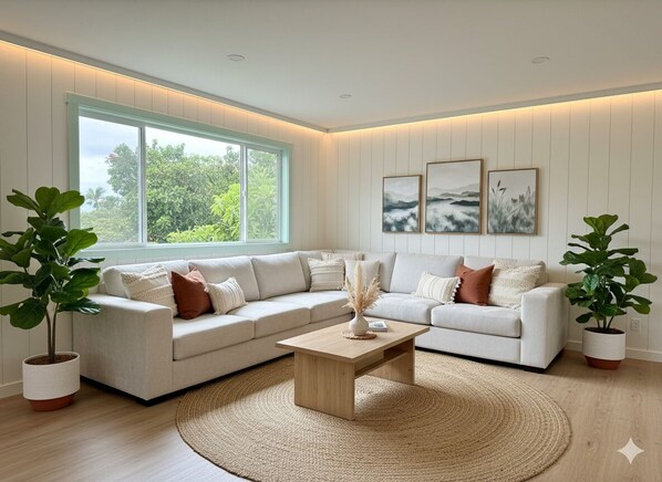 TV - Delightful, quiet, close to beach and convenience stores, 3-bed house in Keaau (Keaau)