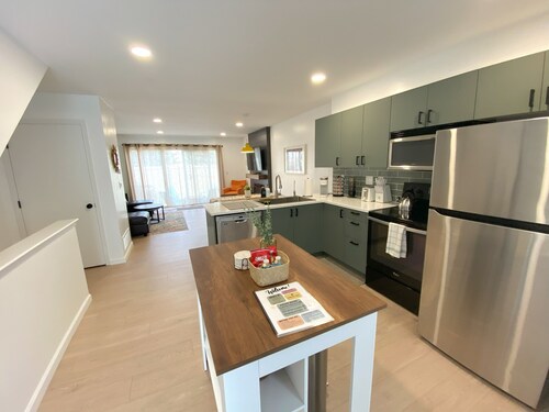 Modern & Cozy 2BR Townhouse