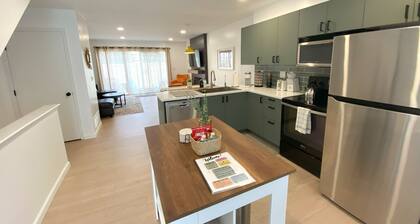 Modern & Cozy 2BR Townhouse