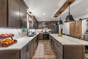 Fridge, microwave, stovetop, dishwasher