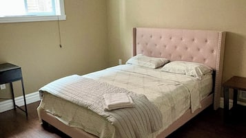1 habitación, tabla de planchar con plancha, wifi gratis y ropa de cama