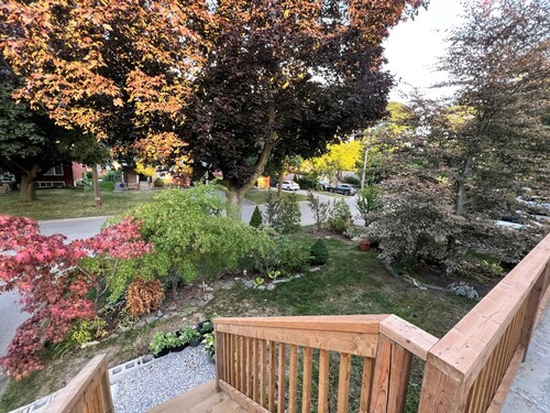 Cozy house 4 min walk from Kipling station and 10 min drive from airport