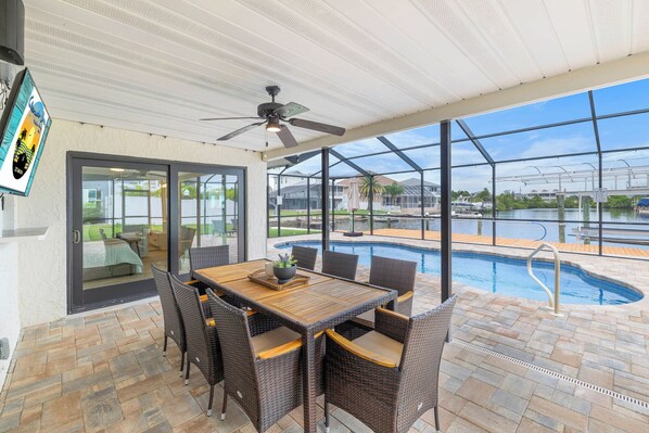 Outdoor dining