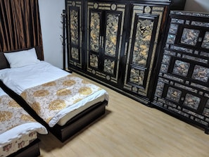 4 bedrooms, WiFi, bed sheets