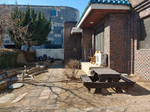 Welcoming Blue House in city center with garden, 4 rooms