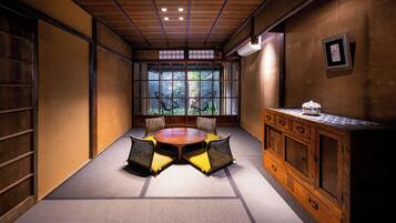 Maison mitoyenne, balcon | Coin séjour