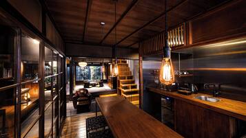 Maison mitoyenne, balcon | Restauration dans la chambre