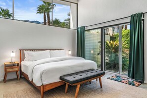 4 bedrooms, iron/ironing board, free WiFi, bed sheets - Twin Palms Midcentury - Luxury Desert Escape: Stunning Views & Resort-Style Amenities (Palm Springs)