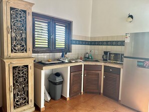 Fridge, microwave, stovetop, blender