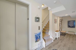 Interior - 3rd st Beauty w/ elevator- sheets & towels incuded for a 7 plus night stay. (Ocean City)