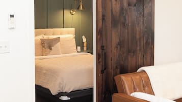 1 bedroom, iron/ironing board, travel cot, free WiFi