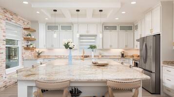 Een magnetron, een oven, een kookplaat