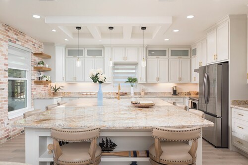 Stylish Lakefront Home in La Joya with Deck Views