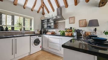 Fridge, oven, coffee/tea maker