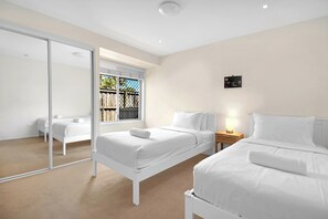 Iron/ironing board, WiFi, bed sheets