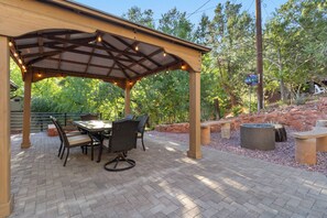 屋外ダイニングエリア