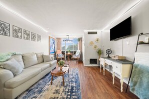 Smart TV, fireplace, table tennis