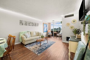 Smart TV, fireplace, table tennis