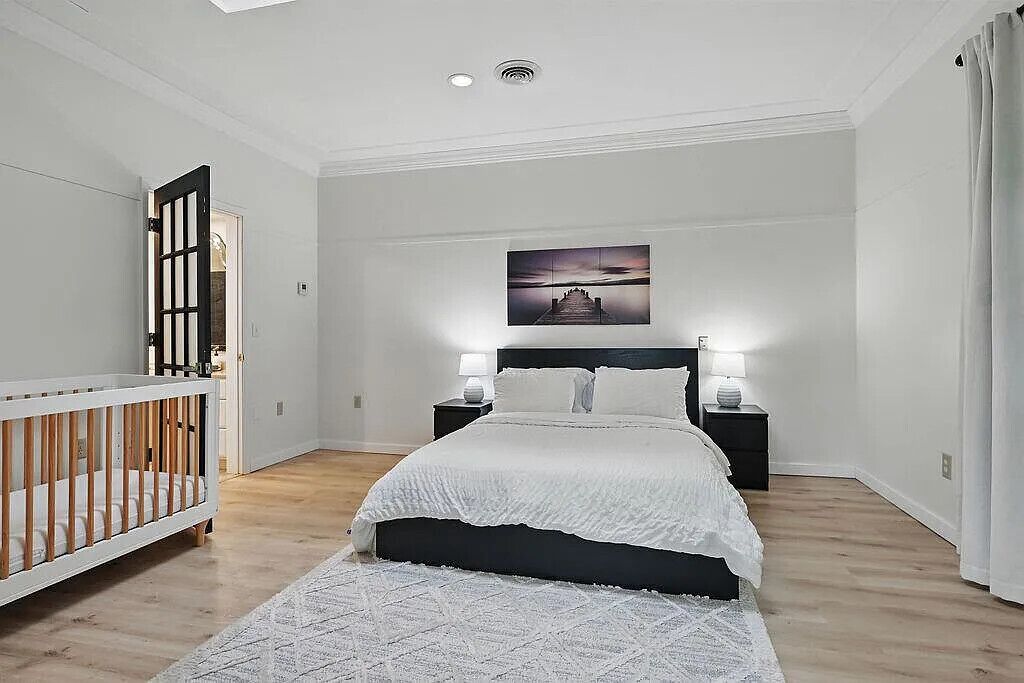 3 多间卧室、办公桌、熨斗/熨衣板、旅行婴儿床