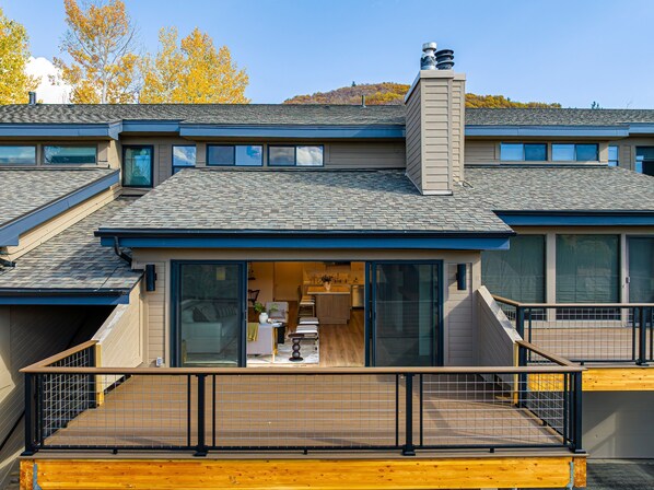 Terrace/patio - Luxury 3-bedroom townhome in Park City / Nearby Skiing and Trials (Park City)