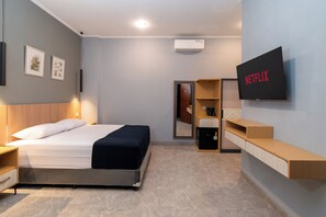 Desk, laptop workspace, free WiFi, bed sheets - YASA Residence Fatmawati (Jakarta)