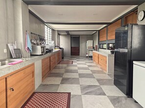 Fridge, microwave