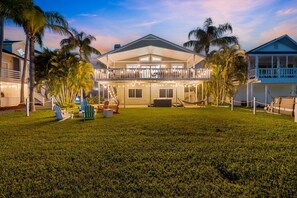 Exterior - Waterfront Villa w/Hot Tub• Game Room•Kayaks•Bikes (Palm Harbor)