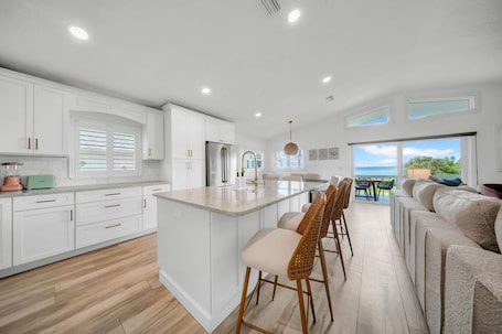 Interior. Waterfront Villa w/Hot Tub• Game Room•Kayaks•Bikes