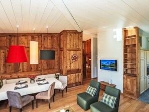 Dining - Cosy apartment for 4 people with WIFI, TV, balcony, pets allowed and panoramic view (Saint Moritz)