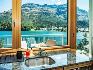 Interior - Cosy apartment for 4 people with WIFI, TV, balcony, pets allowed and panoramic view (Saint Moritz)