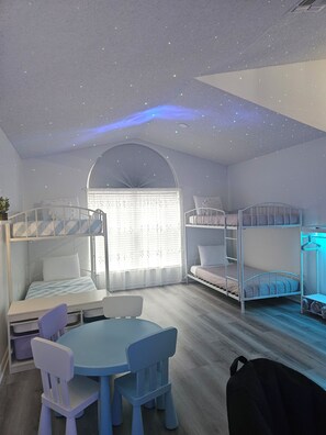 4 Schlafzimmer, Bügeleisen/Bügelbrett, Reisekinderbett, WLAN
